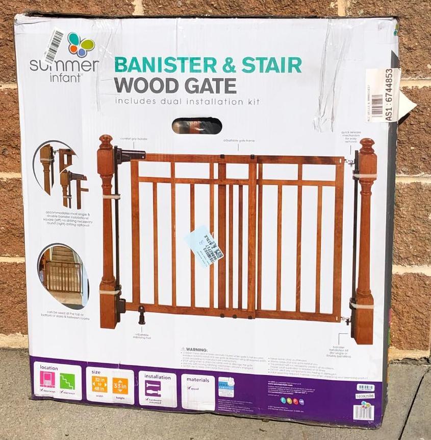 Summer Infant Bannister and Stair Wood Gate