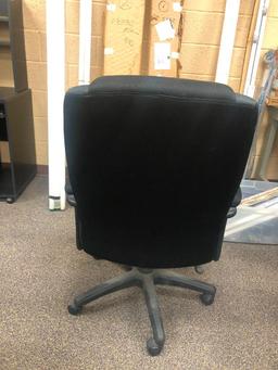 Nice Clean Office Chair Sold by Office Depot, w/ Fixed Arms, Padded, Adjustable, Good Cond.