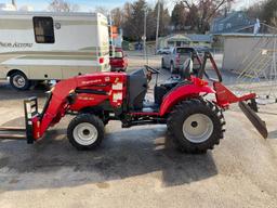 2015 Mahindra 1533 Shuttle 4WD Transmission Compact Tractor w/ Loader, Bucket, Blade & Forks 158 hrs