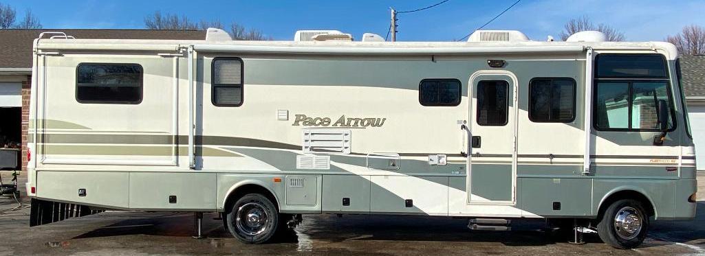 2002 Fleetwood Pace Arrow RV Model G V-10 Class A Motor Home, 2 Slides, 34ft M-34W (Ford)