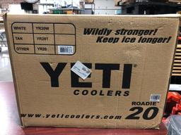 YETI Roadie 20 Charcoal