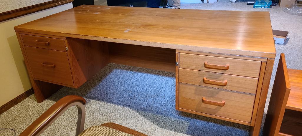 Modern Designed Desk, Credenza and Shelf Unit, Very Nice Mid-Century Look, Teak Looking Wood Style