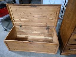 Very Nice Wooded Chest of Drawers w/ Engravings, Nice Wooden Cedar Chest
