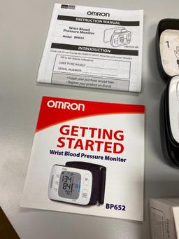 AccU-rate CMS 500DL Finger Pulse Oximeter & OMRON Wrist Blood Pressure Monitor Model BP652
