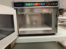 Menumaster Model: MDC12A2 Commercial Microwave, 120v, Mfg. 2016 by Amana