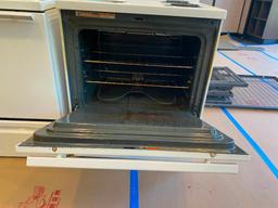 Whirlpool Electric Range / Oven, White, 30in Wide, 24in Deep, 36in to Burners, 47in Tall in Back