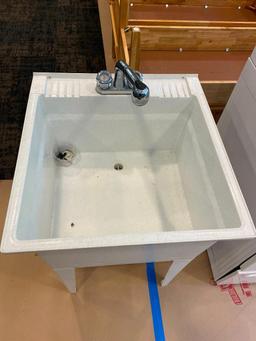 Warehouse / Mop Sink, Poly, 4 Removable Legs, Spray Wand Faucet & Plug, 24in x 24in, 12in Deep, 33in