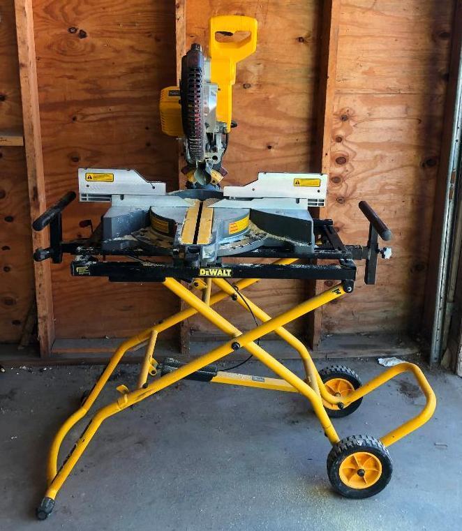 DeWalt Model: DHS790 Flex 120 Volt MAX 12in Double Bevel Cordless Sliding Compound Miter Saw on