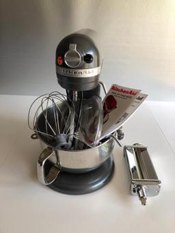 KITCHENAID 6 Qt. 575 Watt Mixer w/ Attachments