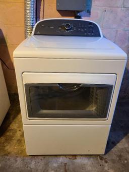 Whirlpool Cabrio Clothes Dryer Model: WED5800BW0 - Looks Like New, Electric