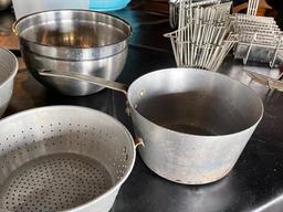 2 Strainers/Colanders, Mixing Bowl, Sauce Pot