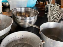 2 Strainers/Colanders, Mixing Bowl, Sauce Pot