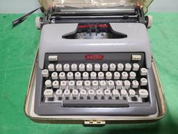 Royal Futura 800 Typewriter w/ Case