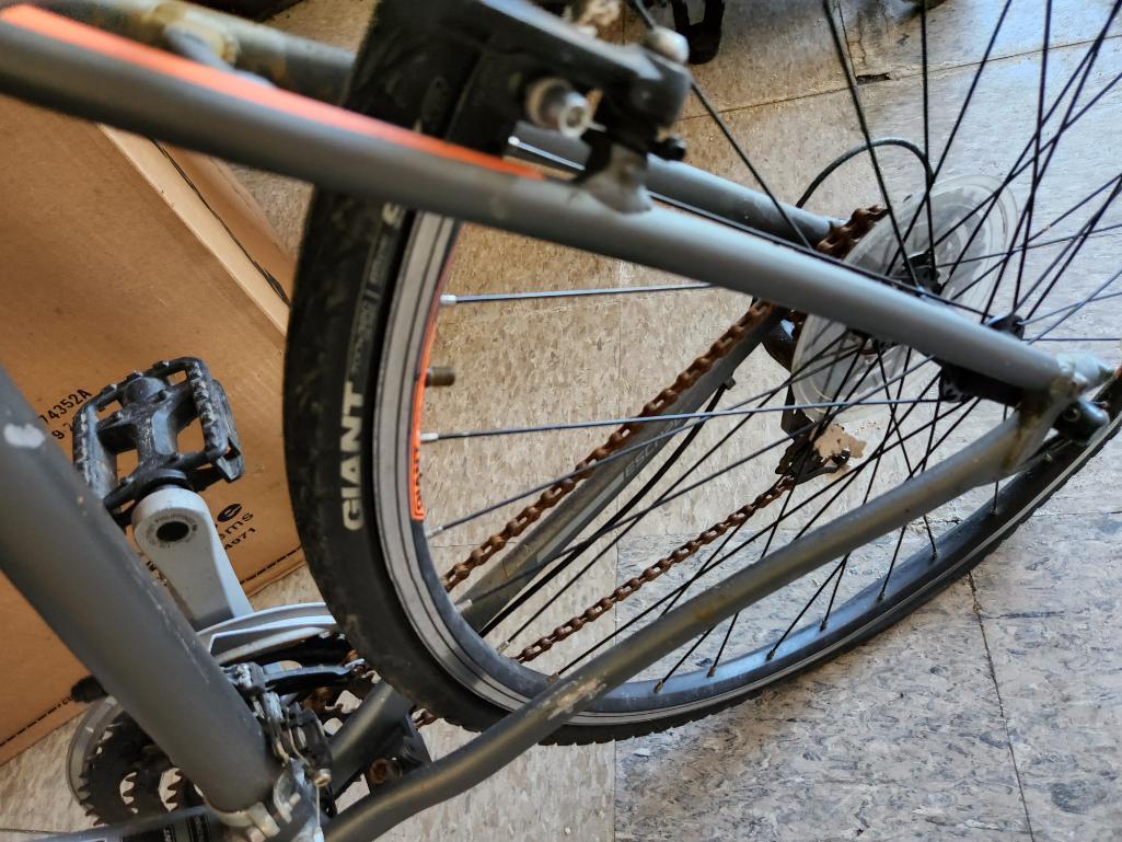 GIANT ESCAPE Mountain Bicycle Bike, 7-Speed Shimano Gears
