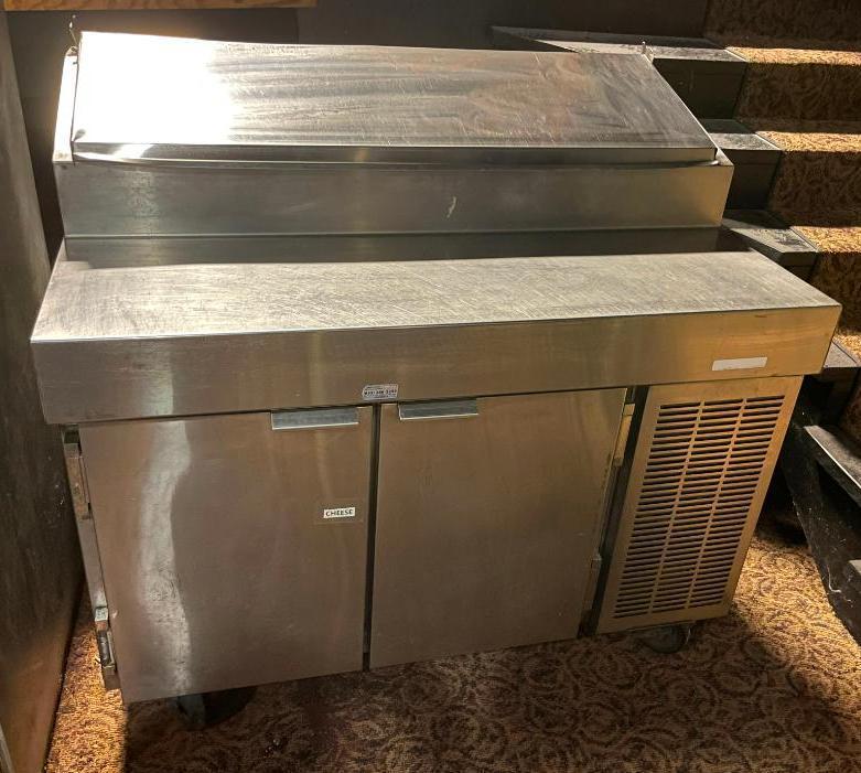 Traulsen Model VPS48S 2-Section Refrigerated Pizza/Sandwich/Salad Prep Table