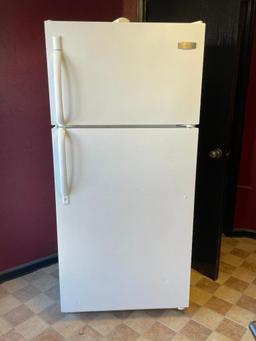 Frigidaire MN: FRT18L4FW3 Top/Bottom Refrigerator/Freezer