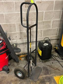 Milwaukee 2-Wheel Hand Truck Model 30019, 800lb - Low Tires