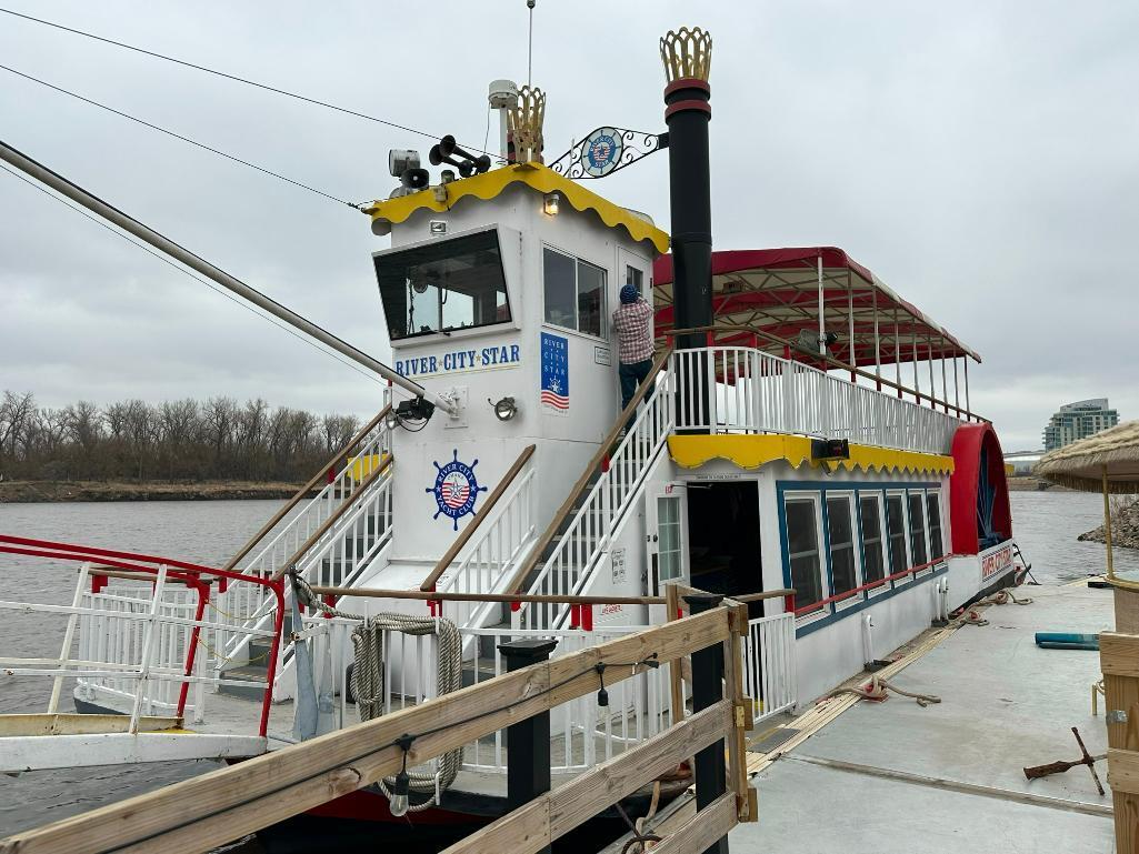 River City Star - Riverboat - 1986 Skipperliner Paddlewheel River Boat