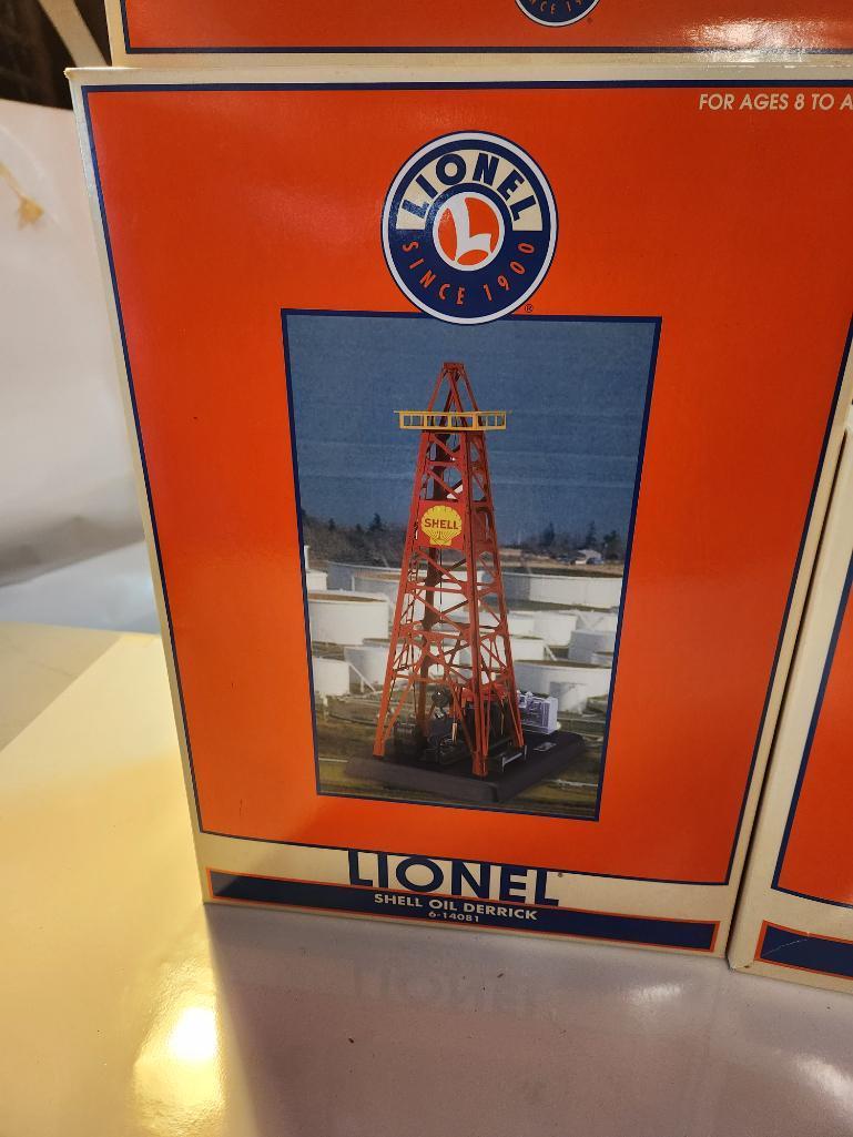 Lot of 4 Lionel Coaling Station, Heliport, Shell Oil Derrick, Union Pacific