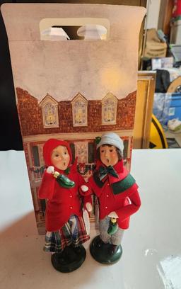 Byer's Choice Carolers - Child with Ornaments