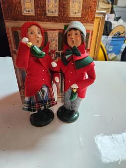 Byer's Choice Carolers - Child with Ornaments