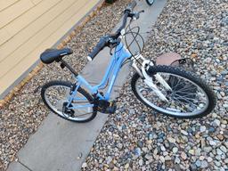 Roadmaster 18-Speed Bicycle w/ Basket - Blue