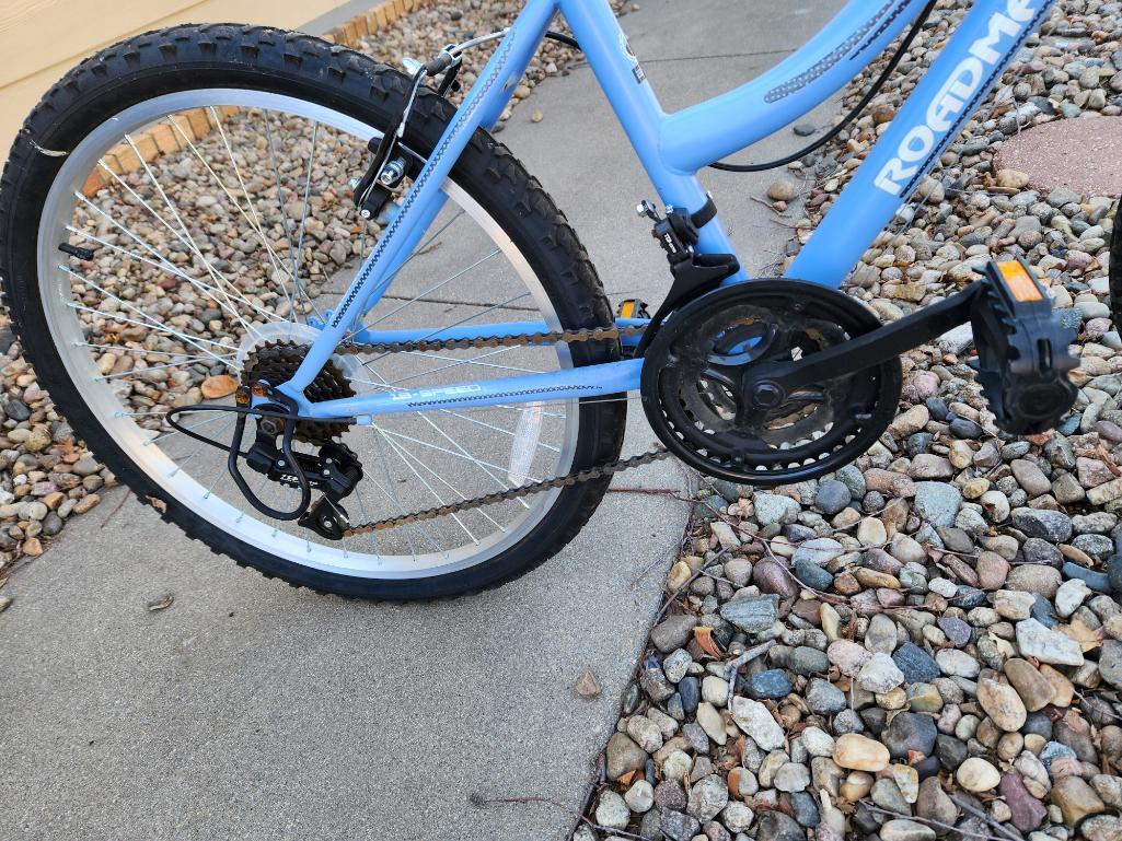 Roadmaster 18-Speed Bicycle w/ Basket - Blue