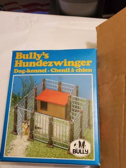 Bully's Hundezwinger Miniature Dog Kennel & More