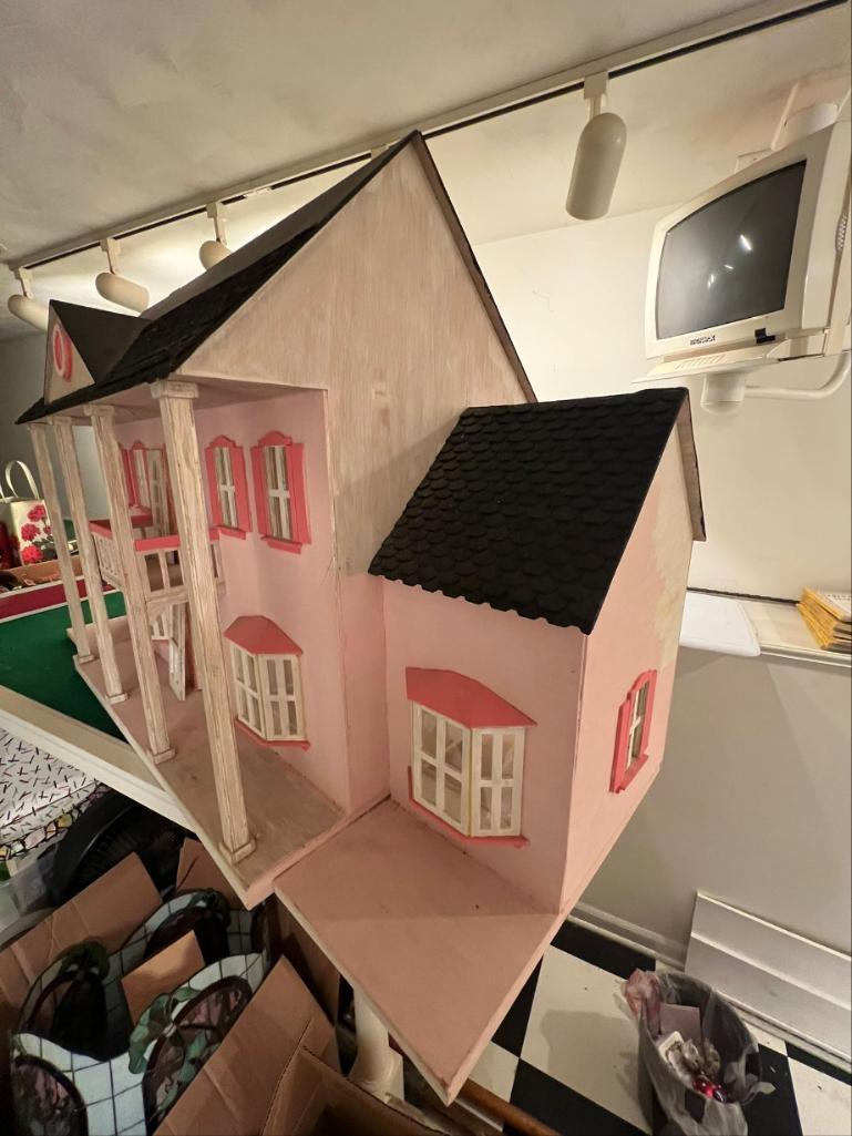 The Worthington Dollhouse Kit, Pick up at 64th Pacific