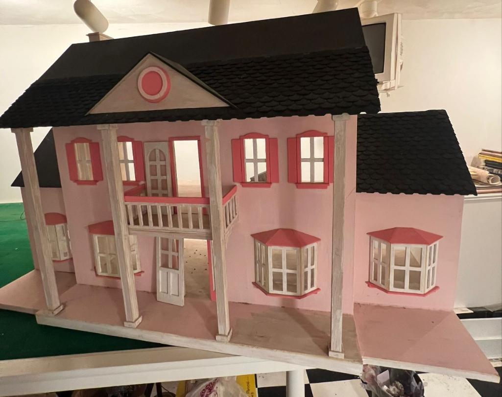 The Worthington Dollhouse Kit, Pick up at 64th Pacific