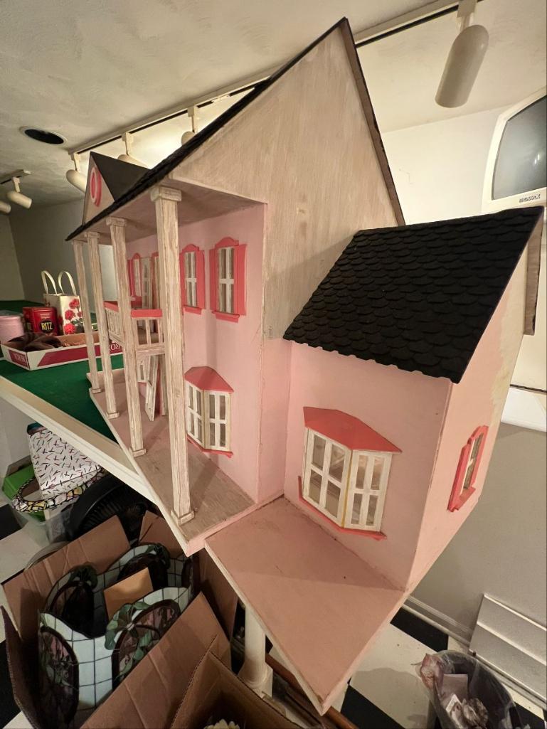 The Worthington Dollhouse Kit, Pick up at 64th Pacific