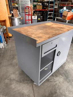 Tennsco Mobile Maintenance Bench Model MB-2-2542 MSRP: $1,189.67