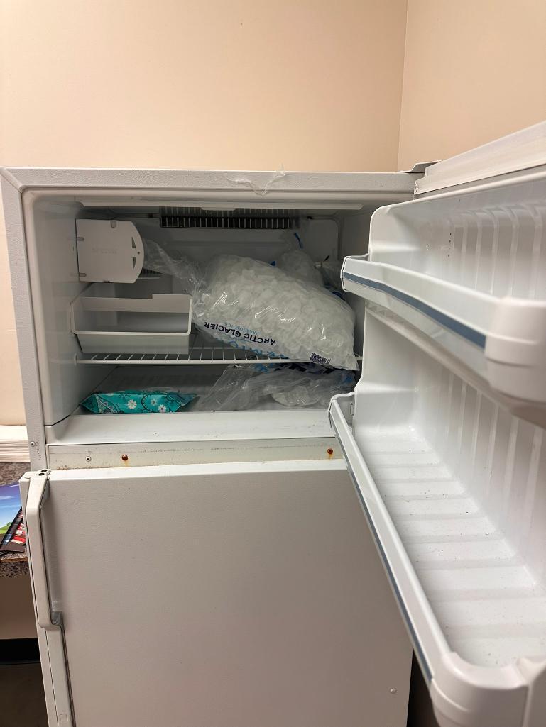 GE Refrigerator / Freezer Model: TBX18SIXJRWW