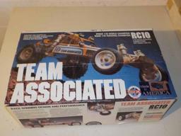 RC10 Team Associated 1/10th Scale Electric Competition Off-Road Car Kit in Original Box