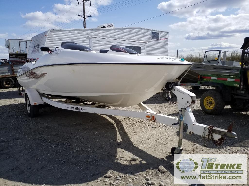 BOAT, YAMAHA LS 2000, FIBERGLASS, TWIN 135HP INBOARD JET MOTORS. FISHFINDER, FACTORY COVER