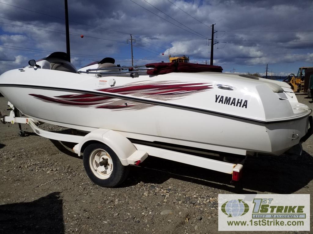 BOAT, YAMAHA LS 2000, FIBERGLASS, TWIN 135HP INBOARD JET MOTORS. FISHFINDER, FACTORY COVER