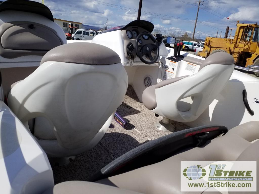 BOAT, YAMAHA LS 2000, FIBERGLASS, TWIN 135HP INBOARD JET MOTORS. FISHFINDER, FACTORY COVER