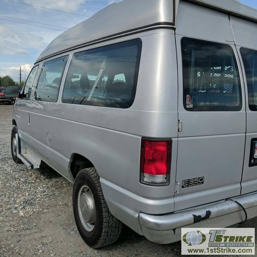 2001 FORD E-350 VAN, 5.4L TRITON GAS, 2WD, WHEEL CHAIR RAMP