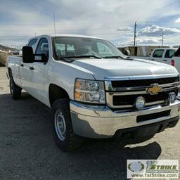 2013 CHEVROLET SILVERADO 2500HD, 6.6L DURAMAX DIESEL, 4X4, CREW CAB, LONG BED