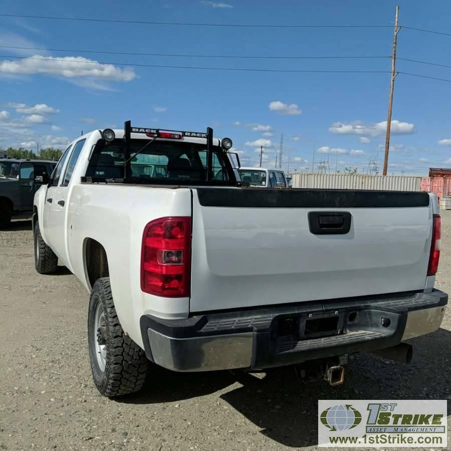 2013 CHEVROLET SILVERADO 2500HD, 6.6L DURAMAX DIESEL, 4X4, CREW CAB, LONG BED