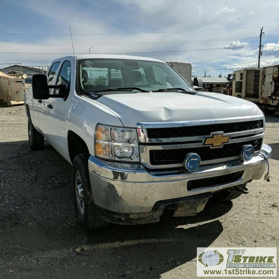 2013 CHEVROLET SILVERADO 2500HD, 6.6L DURAMAX DIESEL, 4X4, CREW CAB, LONG BED, LIFT GATE