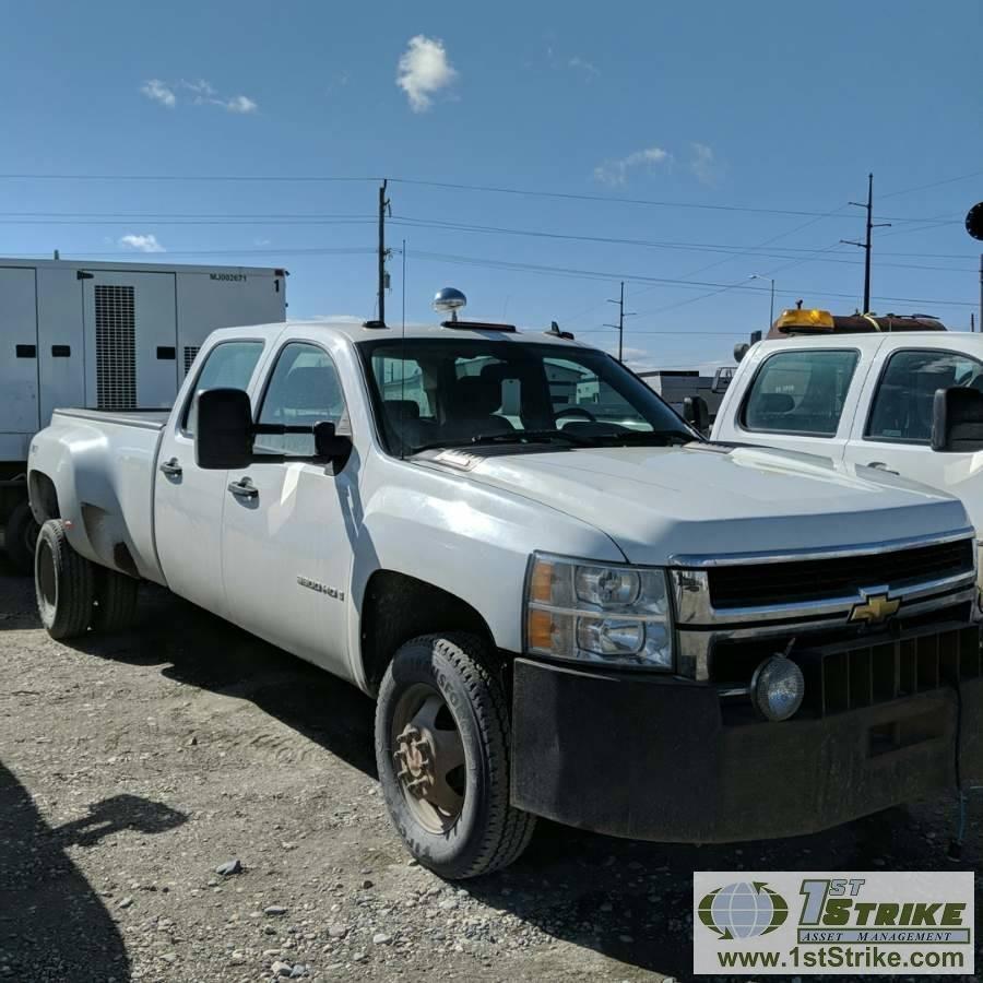 2007 CHEVROLET SILVERADO 3500HD, 6.6L DURAMAX DIESEL, 4X4, DUALLY, CREW CAB, LONG BED. WEBASTO