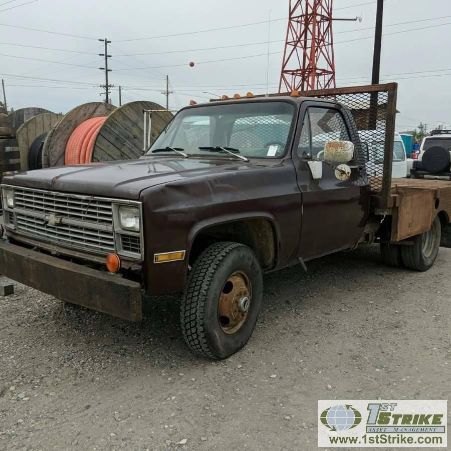 1982 GMC 3500, 5.7L GAS, MANUAL TRANSMISSION, 4X4, DUALLY, STANDARD CAB, 9FT FLAT BED