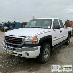 2004 GMC SIERRA 2500HD SLE, 6.0L VORTEC GAS, 4X4, EXTENDED CAB, SHORT BED