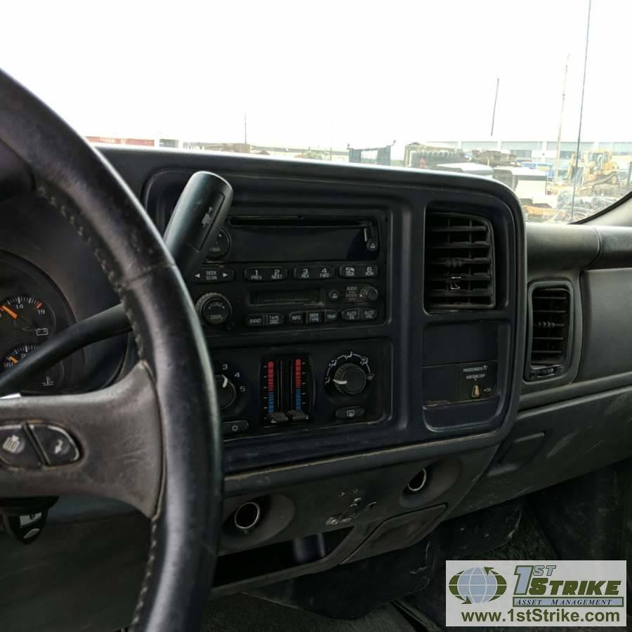 2004 GMC SIERRA 2500HD SLE, 6.0L VORTEC GAS, 4X4, EXTENDED CAB, SHORT BED