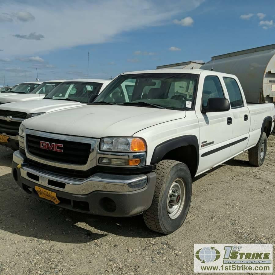 2006 GMC SIERRA 2500HD, 6.6L DURAMAX DIESEL, 4X4, CREW CAB, LONG BED