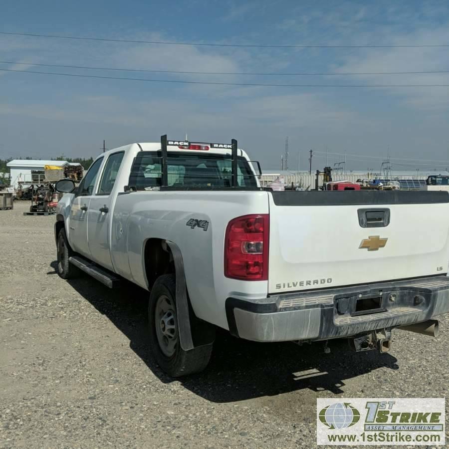 2014 CHEVROLET SILVERADO 2500HD, 6.6L DURAMAX DIESEL, 4X4, CREW CAB, LONG BED. WEBASTO