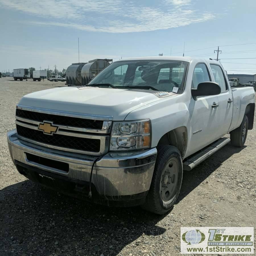 2014 CHEVROLET SILVERADO 2500HD, 6.6L DURAMAX DIESEL, 4X4, CREW CAB, LONG BED. WEBASTO