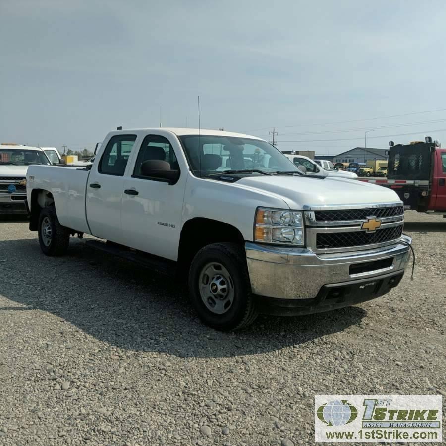 2014 CHEVROLET SILVERADO 2500HD, 6.6L DURAMAX DIESEL, 4X4, CREW CAB, LONG BED. WEBASTO