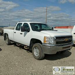 2013 CHEVROLET SILVERADO 2500HD, 6.6L DURAMAX DIESEL, 4X4, CREW CAB, LONG BED